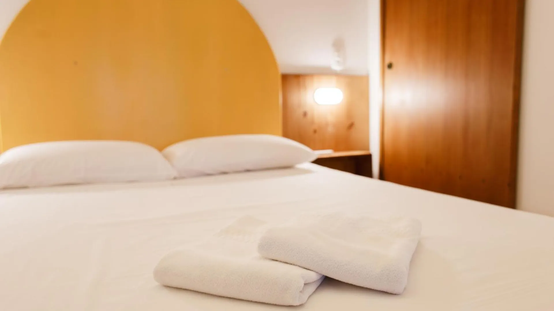 Babitonga Hostel - 100M Da Prainha Sao Francisco do Sul 0*,  Βραζιλία